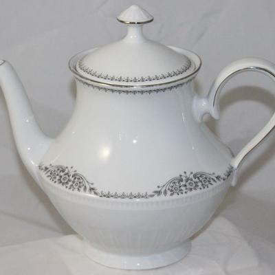 Bareuther Waldsassen Bavaria Porcelain tea pot 