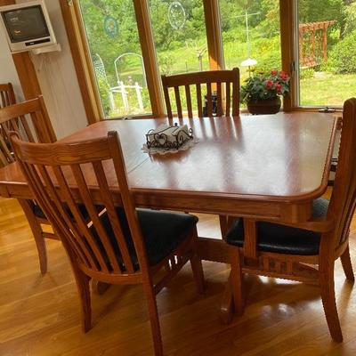 Table 8 chairs 2 leafs
250.00
