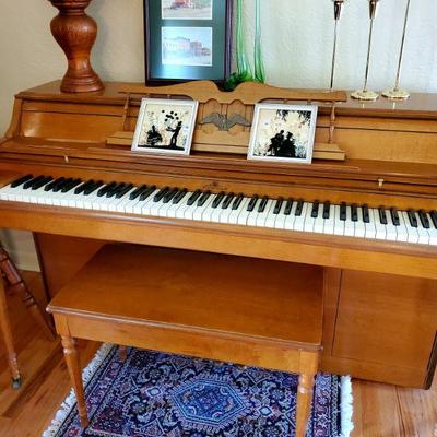 Wurlitzer spinet good condition