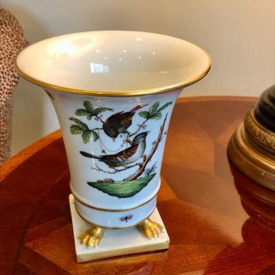 Circular Herend flared porcelain vase in the Rothschild Bird Patterm, resting on four paw feet and square base. Height: 7
