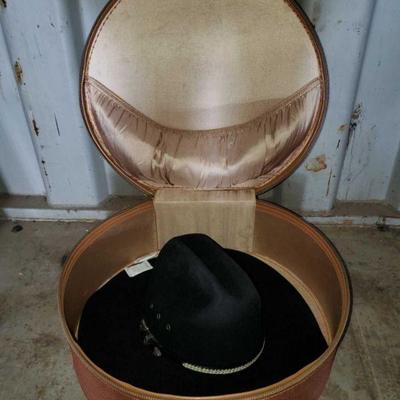 11060	

Antique Hat Box With Hat
Hat Brand- John B. Stetson Company. Hat Size 57 7 1/8