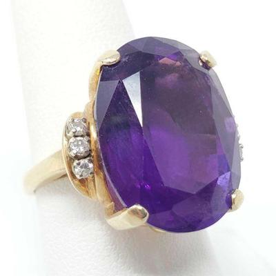 :14K Gold Ring With Semi Precious Stone weighs approx 11.8g and is a size 8