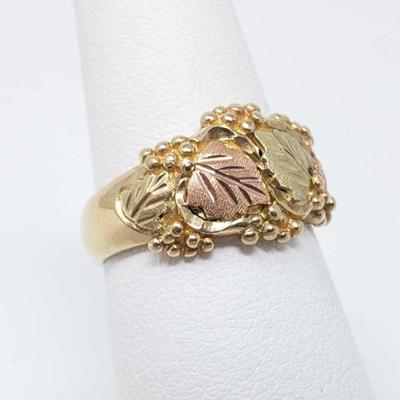 604	

10k Gold Ring, 4.4g
Weighs Approx 4.4g Size 6.5