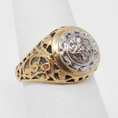 14K Gold Ring With Diamonds weighs approx 3.4g and a size 6.5