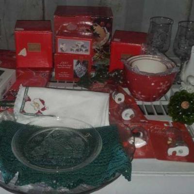11090	

Christmas Decorations
Includes Santa Candy Dish, Cups, Napkin Rings, Bowls, Christmas Cards, Platers, Ornaments, and More!