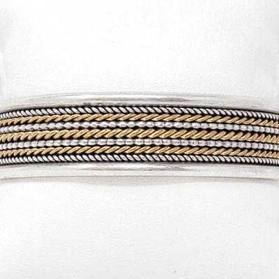 701	

Sterling Silver Cuff Bracelet, 48.6g
Weighs Approx 48.6g