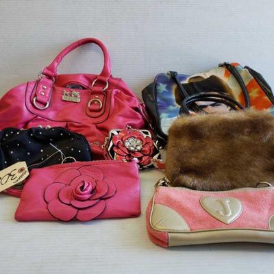 3020	

4 Purses And 3 Wallets
4 Purses And 3 Wallets Non Authenticated Coach Purse