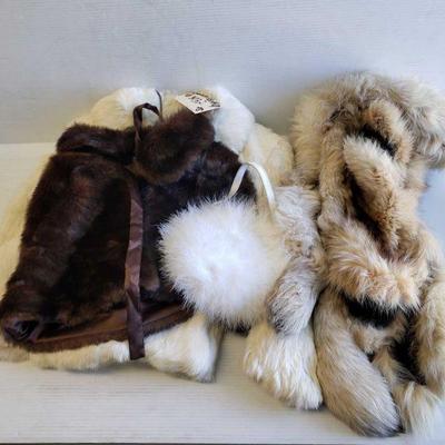 3032	

Fur Coat, Wrap, Scarfs, And Purse
Fur Coat, Wrap, Scarfs, And Purse