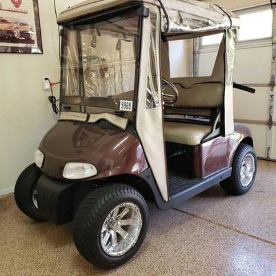 360	

2010 EZ Go RXV Flt Electric Golf Cart with Battery Charger
Serial Number: 5124205