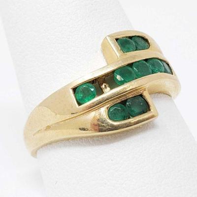 562	

14k Gold Ring With Green Semi Precious Stones, 4g
Weighs Approx 4g Size 10