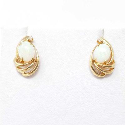 520	

14k Gold Earrings With Diamond, 3.2g
Weighs Approx 3.2g