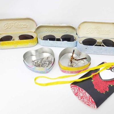 772	

4 Pairs Of Brighton Glasses With Tin Cases, and Necklace
4 Pairs Of Brighton Glasses With Tin Cases, and Necklace

