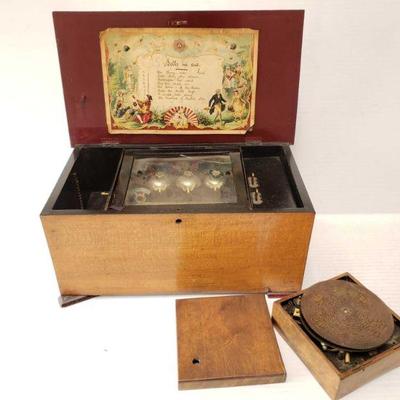 1222	

2 Antique Music Boxes
2 Antique Music Boxes