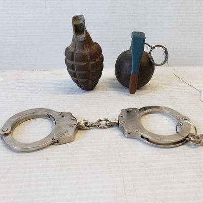 3532	

2 Dummy Grenades And Handcuffs
M67 Dummy Grenade Pineapple Dummy Grenade No Live Fuses