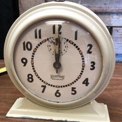 https://www.ebay.com/itm/124302669749	LX2104: Vintage Eight-Day Broadcast Ingraham manual alarm clock ASIS - Not Tested	Auction Start...