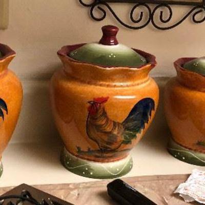 https://www.ebay.com/itm/114361577067	WL2051 4 Different Size Rooster Pottery Jars  Local Pickup	Buy-It_Now	 $35.00 
