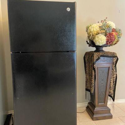 ~ Black GE refrigerator - $150
~ Heavy decorative wooden column/planter - $20