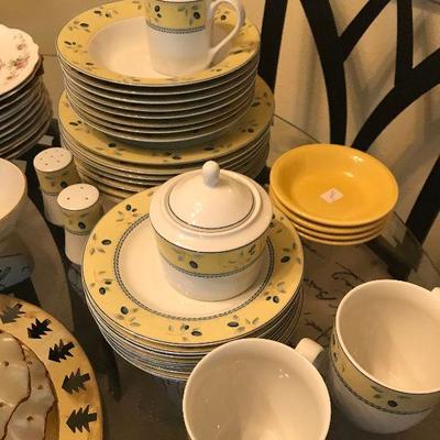 Yellow/White Dishes