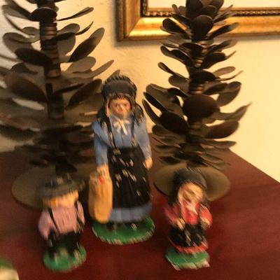 Vintage Metal Amish Family figurines
