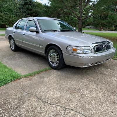 2010 Mercury Grand Marquis Ultimate with only 62K and is great condition.