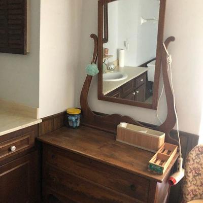 https://www.ebay.com/itm/124303957323	LX0017: 19th Century Oak 2 Drawer Antique Vanity with Mirror Local Pickup	Buy-It-Now	 $250.00 
