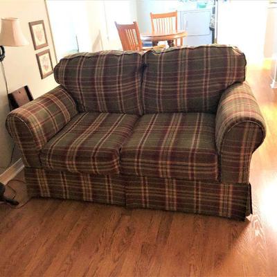 https://www.ebay.com/itm/114364152224	LX1001A: Straight Back Striped Love Seat Local Pickup	Buy-It-Now	 $45.00 
