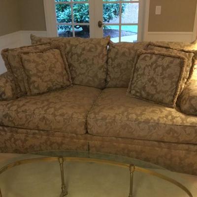 Henredon Sofa (w= 77" x  d = 36" x h= 29.5")
