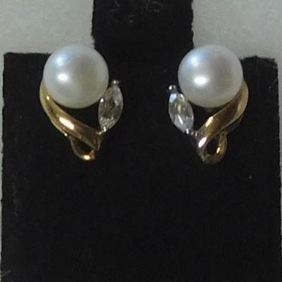 10 k Pearl Earrings