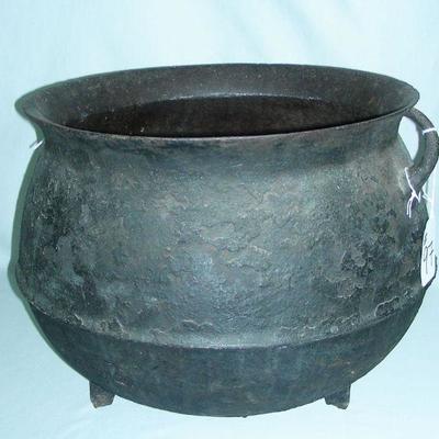 Heavy cast iron pot/planter