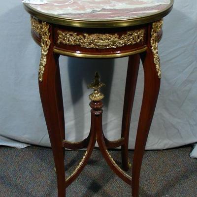 Fine French round side table with marble top