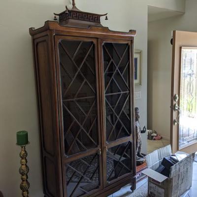 Asian inspired cabinet in excellent condition 41