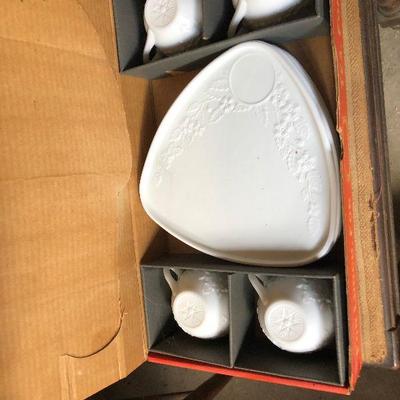 WL7086: Indiana Milk Glass Smart Set in the box Local Pickup	https://www.ebay.com/itm/124311313901	Auction

