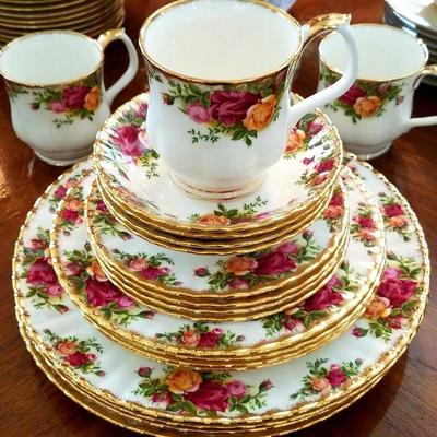Old Country Roses China Royal Albert China.  Setting for 4, Tea Pot, Cream and Sugar, serving tray or cake plate.