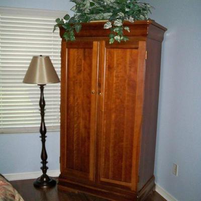 Vaughan Bassett Furniture Co. Clothing Armoire 