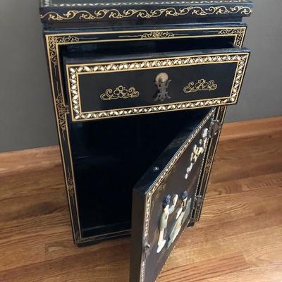 Stunning lacquer cabinet