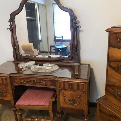 Dressing table and bench 150.00