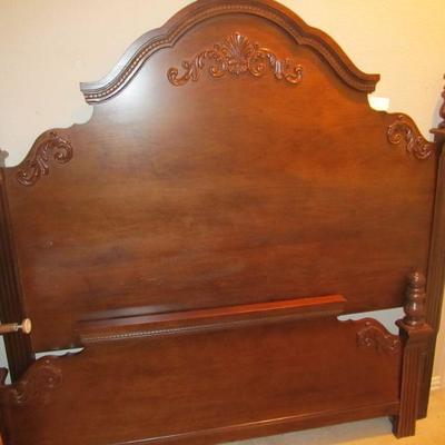 Queen size bed.