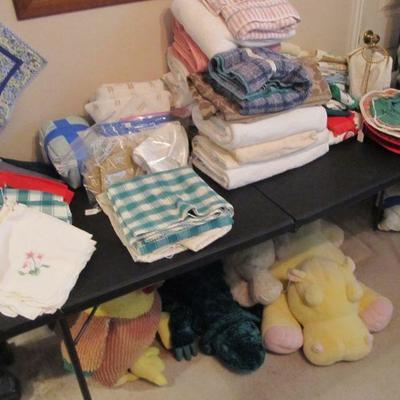 Lot's of luxury & fine linens, some antique.