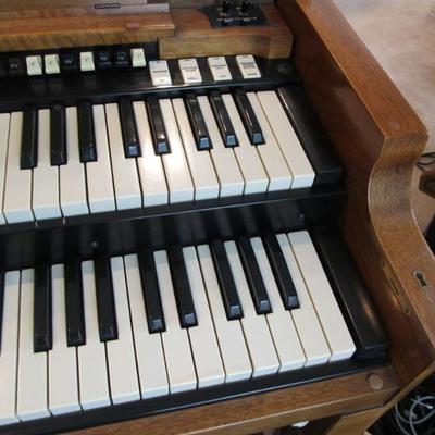 1977 Hammond B3 Organ w/ 2 Leslie Speakers.  If interested please contact us. $7500.00 (Negotiable)