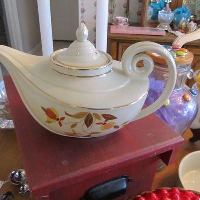 1930s Halls Aladdin teapot 