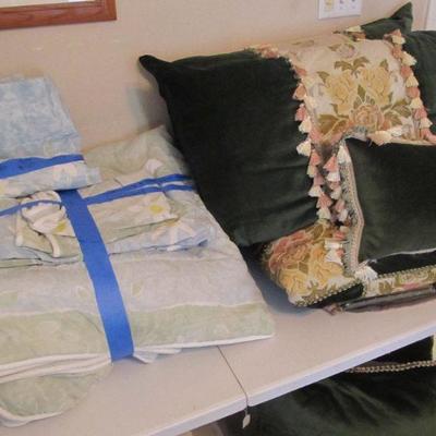 Lot's of luxury & fine linens, some antique.  