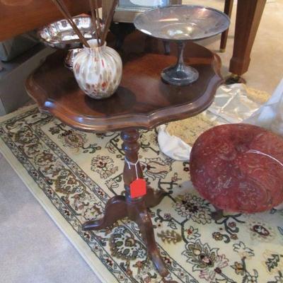 Elegant wooden tilt table
