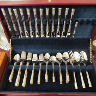 Wallace Corsica Flatware set in wood case