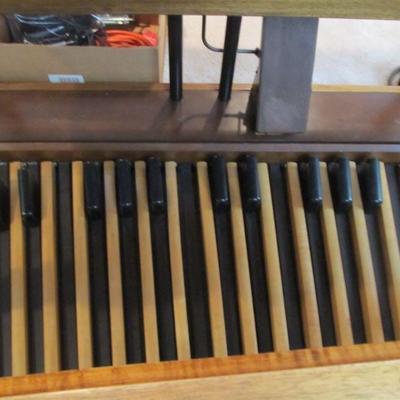 1977 Hammond B3 Organ w/ 2 Leslie Speakers.  If interested please contact us. $7500.00 (Negotiable)