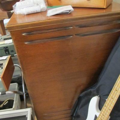 1977 Hammond B3 Organ w/ 2 Leslie Speakers.  If interested please contact us. $7500.00 (Negotiable)