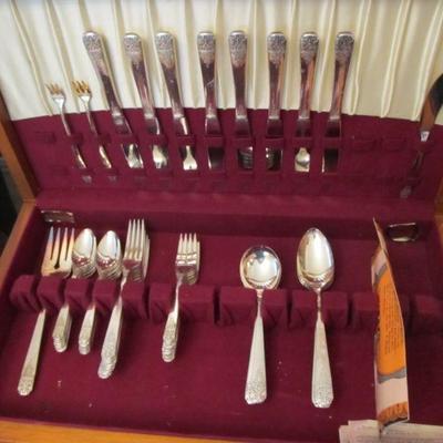 Silverplate flatware set in wood case