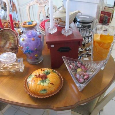 1930s Halls Aladdin teapot & 2 ceramic covered pie dishes. strawberry & pumpkin