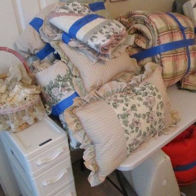 Lot's of luxury & fine linens, some antique. 