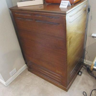 1977 Hammond B3 Organ w/ 2 Leslie Speakers.  If interested please contact us. $7500.00 (Negotiable)