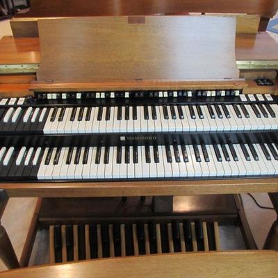 1977 Hammond B3 Organ w/ 2 Leslie Speakers.  If interested please contact us. $7500.00 (Negotiable)